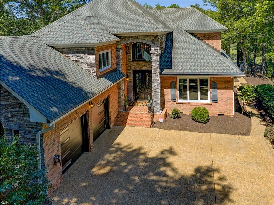 1st image of 208 Mariners Cir