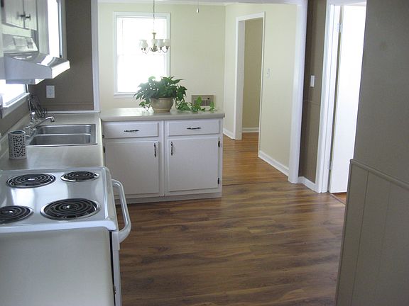 5th image of 6936 W College St