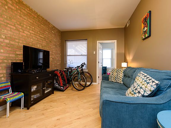 5th image of 6117 N Hoyne Ave APT 2S