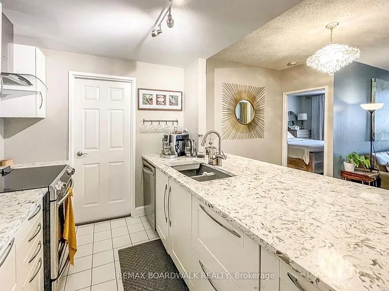 2019 Carling Ave #710 — Photo 11