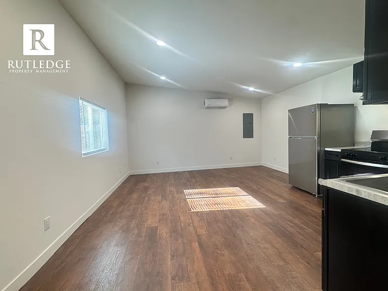 747 Dakota Ave — Photo 3