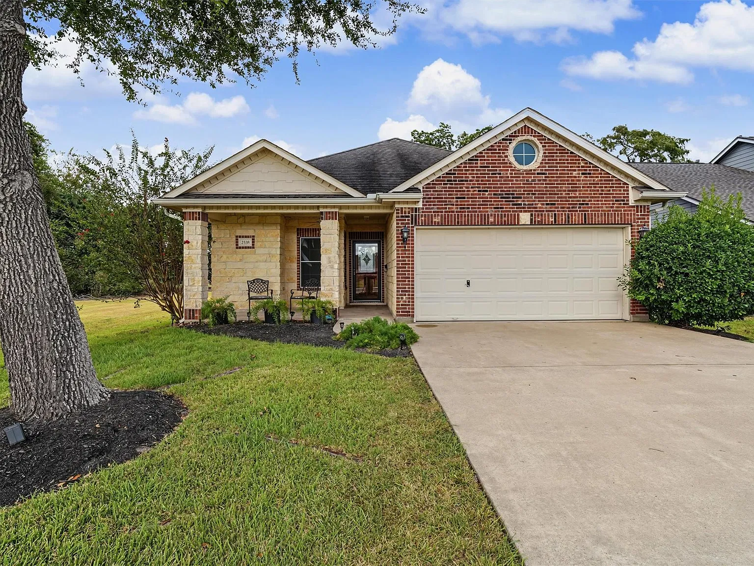 3 bed, 2.0 bath, 1533 sqft, $2,450 — Photo 1