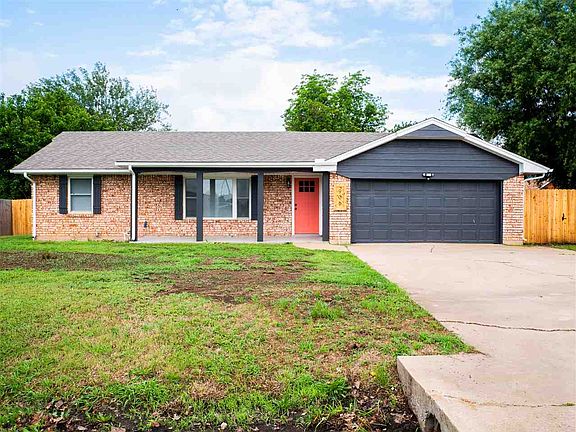 2nd image of 906 NW Fort Sill Blvd
