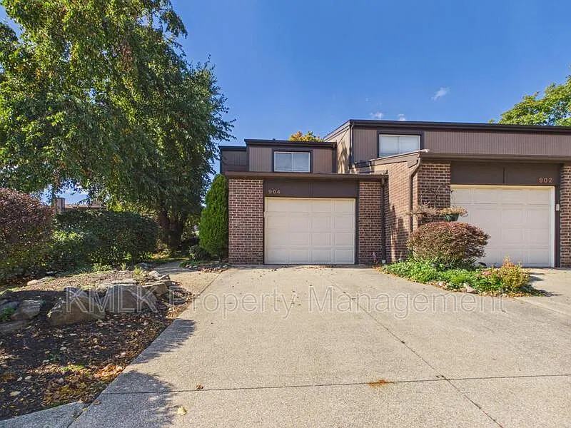 904 Quarry Dr