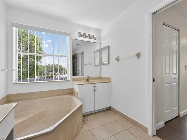 16398 SW 27th St — Photo 5