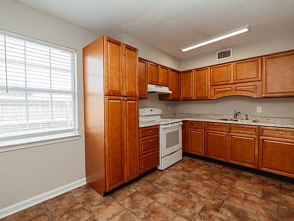 4th image of 719 S Berthe Ave APT 17