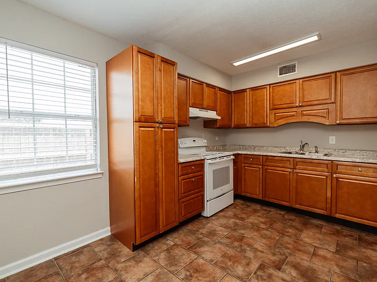 719 S Berthe Ave #17 — Photo 4