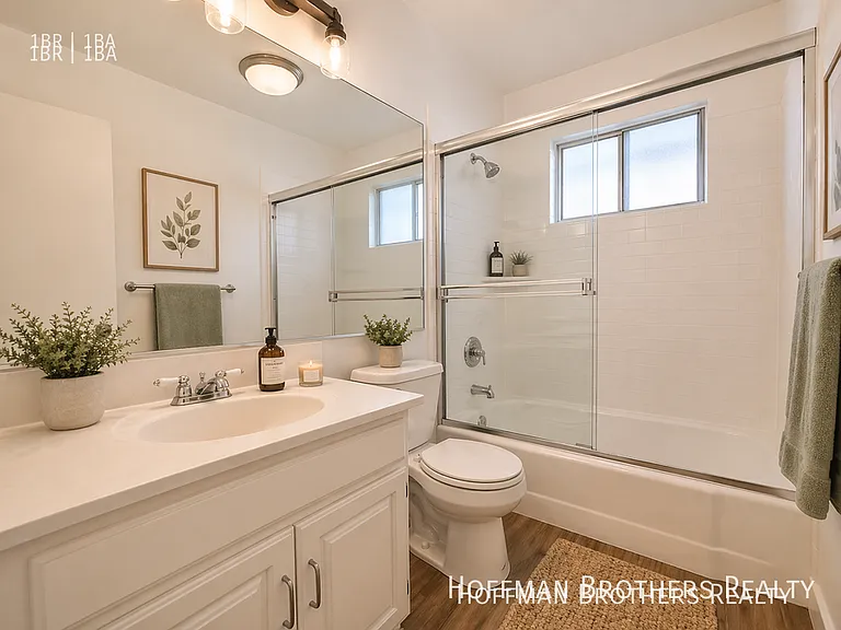 1543 N Formosa Ave #19 — Photo 4
