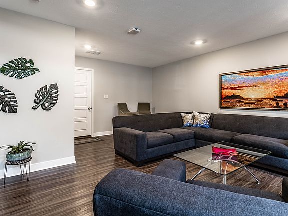 5th image of 947 Yorkshire Ln