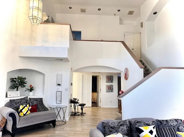 901 Wind River St SE, Albuquerque, NM 87123