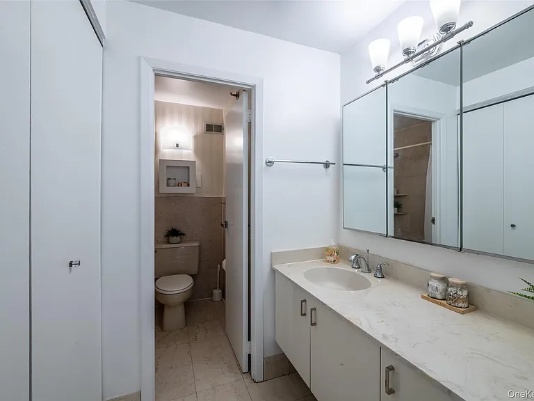 14 Nosband Ave #2H — Photo 17