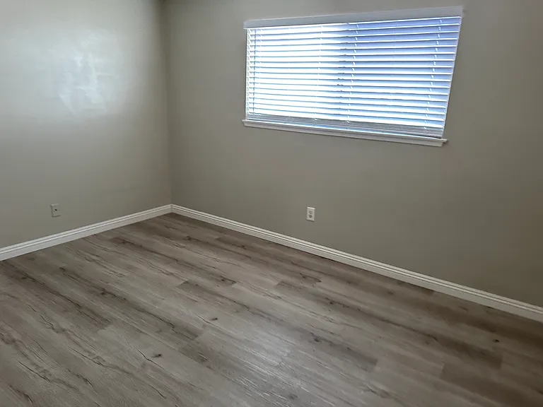 370 W Campus View Dr — Photo 13