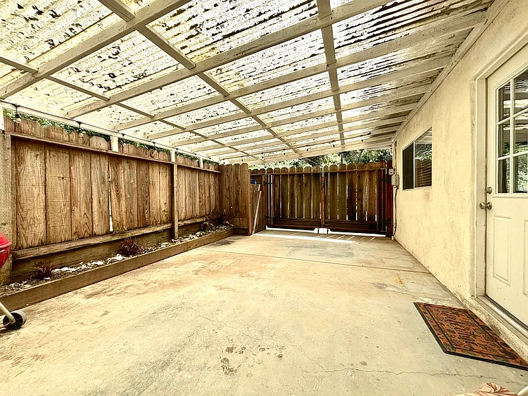 211 Earl Ct — Photo 21