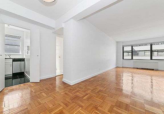 3rd image of 210 E 58th St #6G
