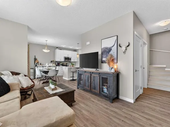 428 S Nolan Hill Dr NW #905, Calgary, AB T3R 0V4