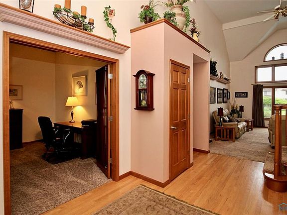 5th image of 26325 Laurel Ln