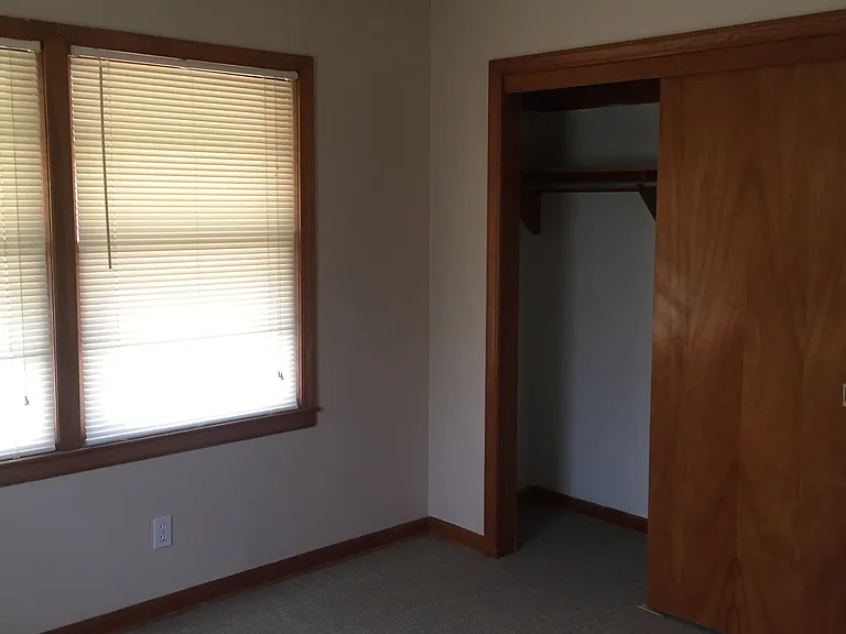 2634 N Clarence Ave — Photo 9