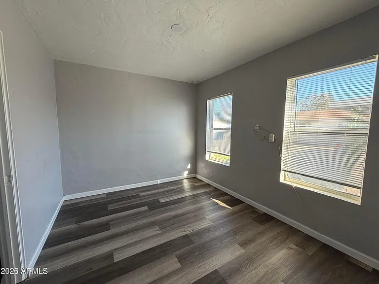 1833 E Harvard St #4 — Photo 8