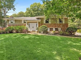 42 Beaumont Dr, Melville, NY 11747