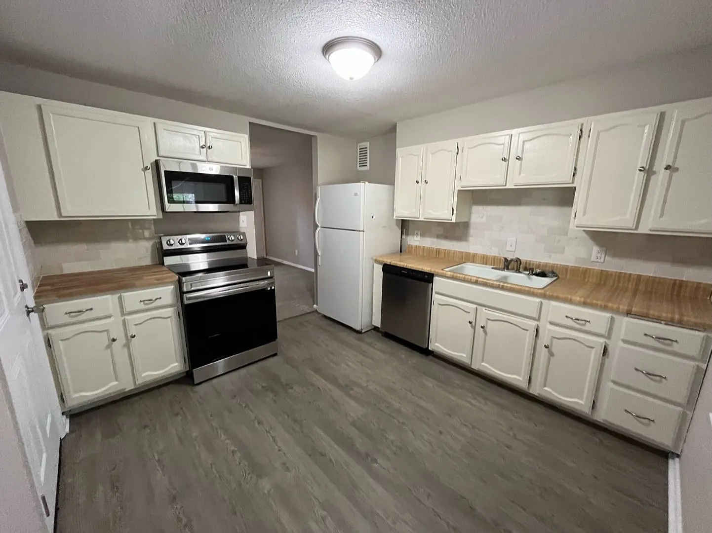 2 Bed/1 Bath with Garage in South Wichita! — Photo 4