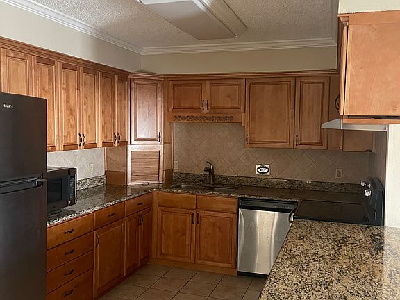 3rd image of 2121 Gordon Ave