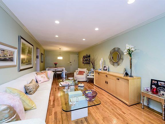 5th image of 410 E Broadway APT 4Y