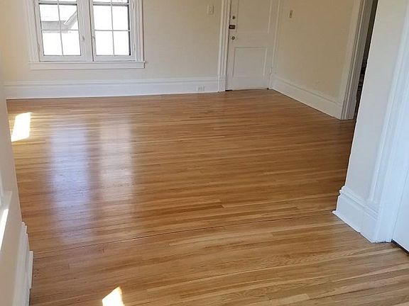 3rd image of 556 College Avenue Se # Fl 2nd