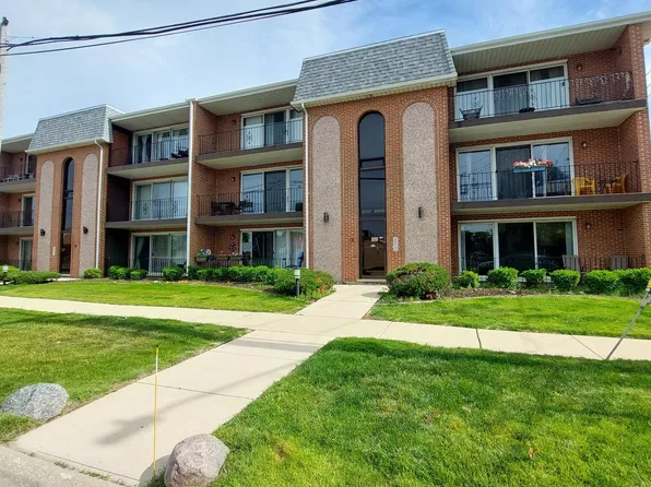 4009 W 105th St APT 1, Oak Lawn, IL 60453