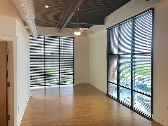 4th image of 350 E Short St #405