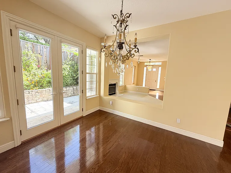 128 Regent Dr — Photo 9