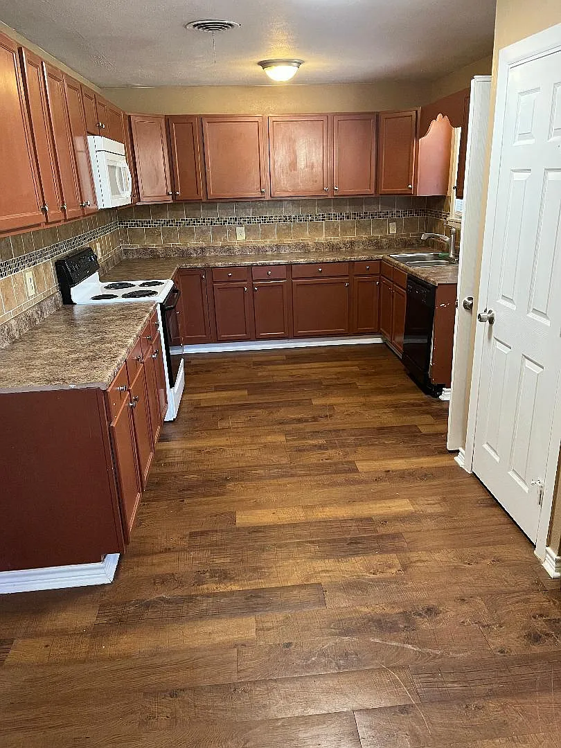 4 bed, 1800 sqft, $1,775 — Photo 1