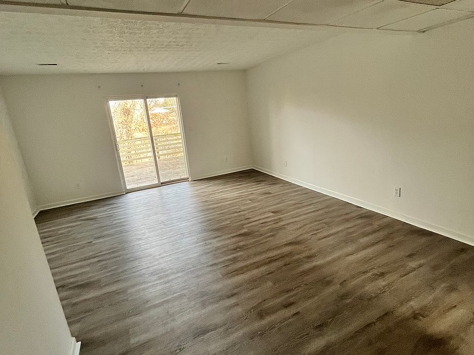 1st image of 17 Tiemann Dr #3