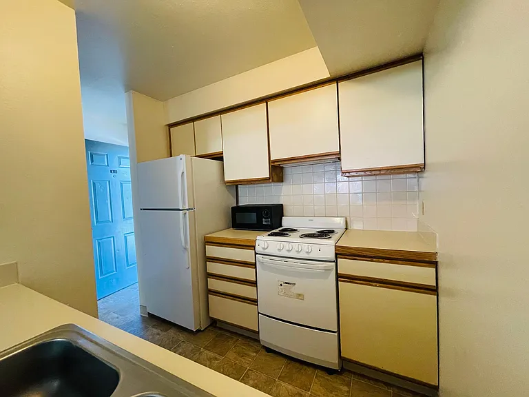 Varsity Townhouses - Student Housing — Photo 21
