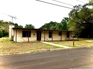 601 Virginia St, Pleasanton, TX 78064