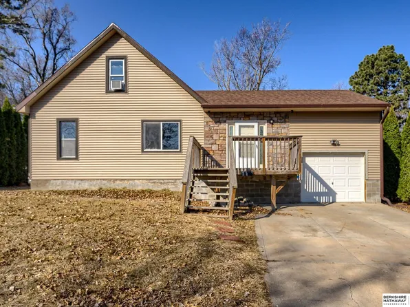 3610 N 57th St, Omaha, NE 68104