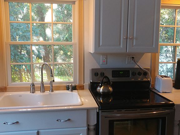 4th image of 149 Pelletreau St