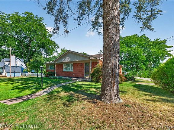 2nd image of 618 Chicago Dr