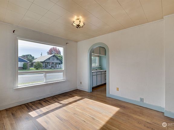 3rd image of 501 Alder Avenue