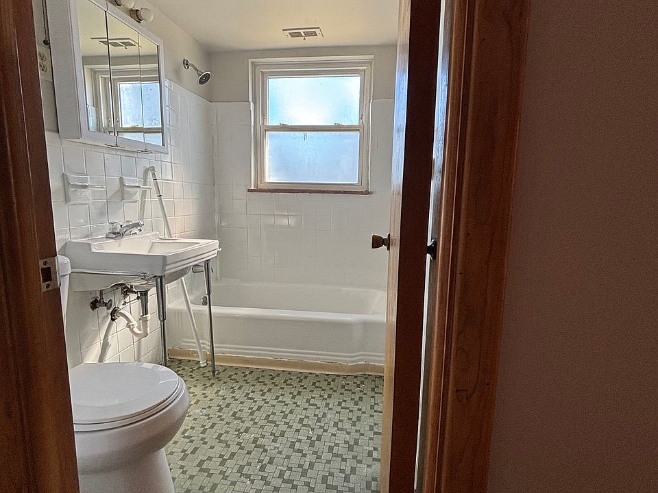 2nd image of 4118 Ridge Rd #6