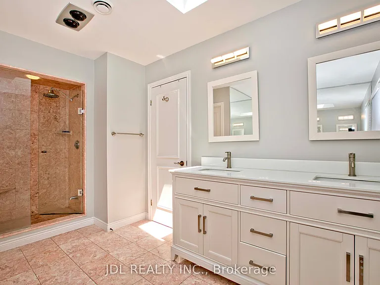 53 Aldershot Cres — Photo 24