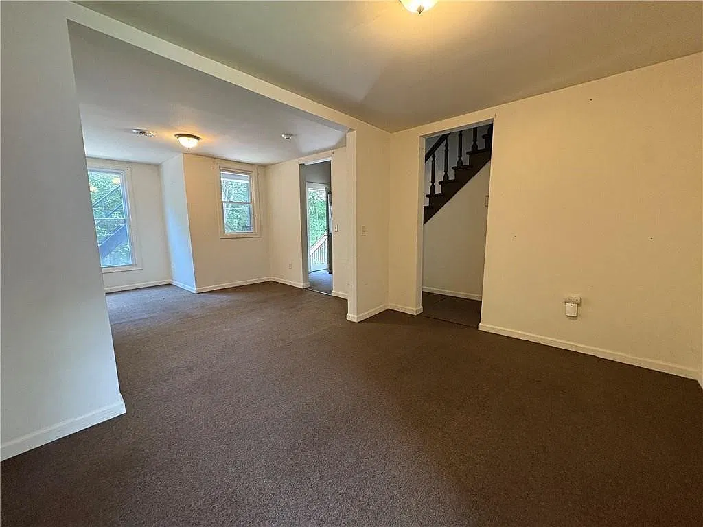3 bed, 1.0 bath, 1000 sqft, $1,250 — Photo 3
