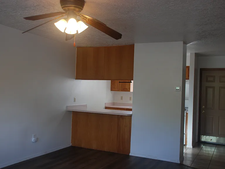 443 Kingsbury Cir NE #D — Photo 2