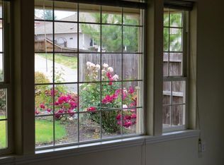 733 Crystal Dr, Eagle Pt, OR 97524