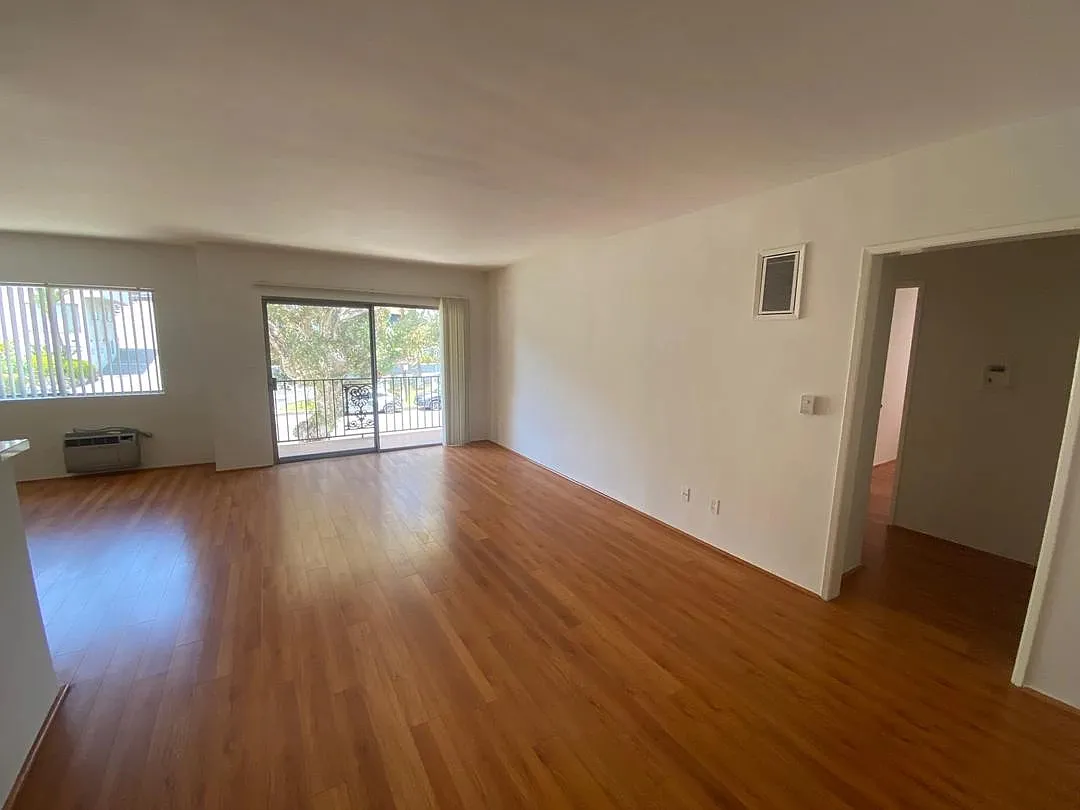 10776 Rose Avenue — Photo 4