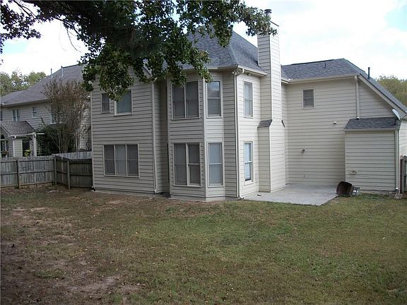 3rd image of 410 Chandler Pond Dr