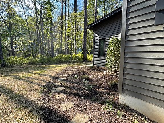 2nd image of 136 Windsor Cir
