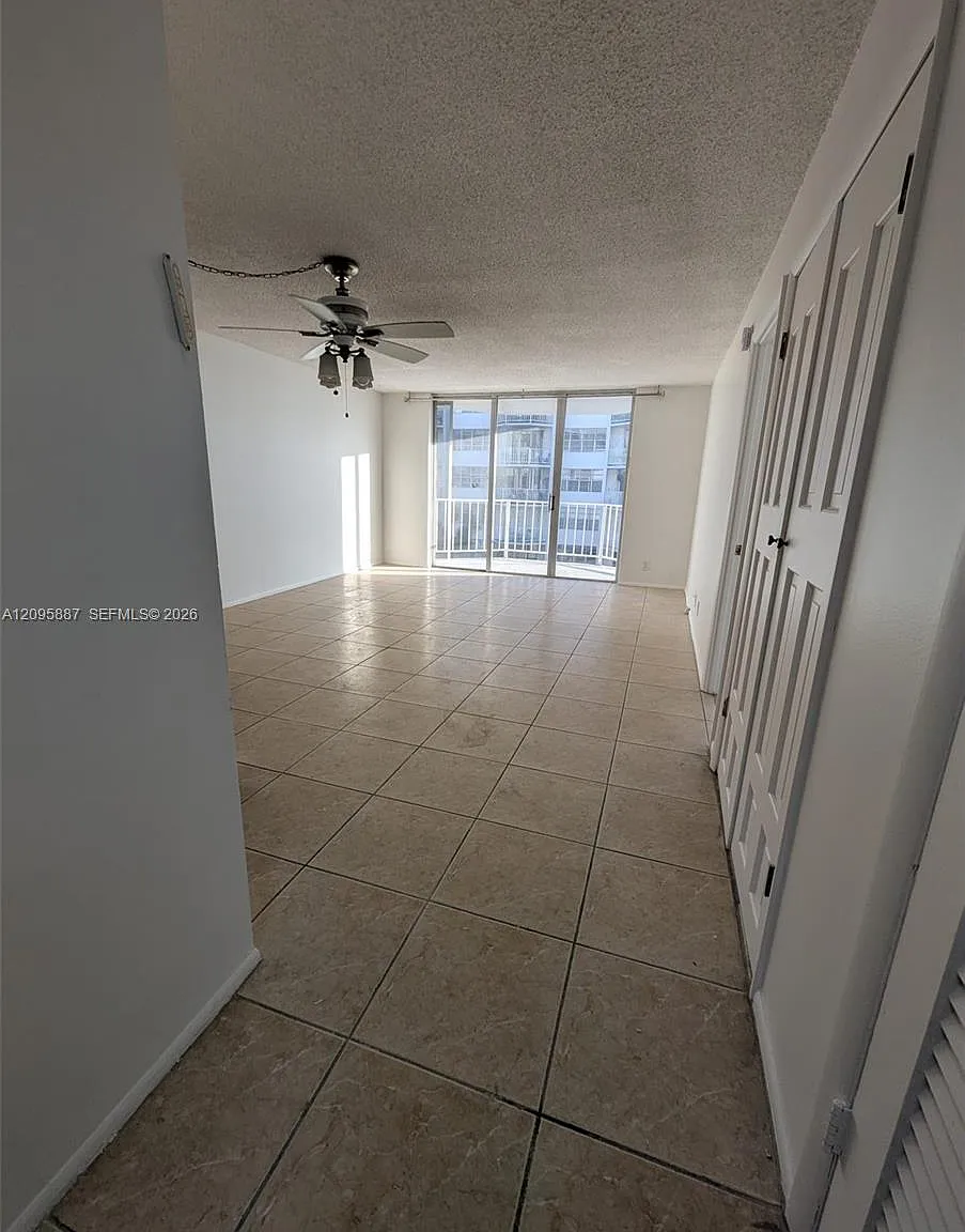 Gateway House Condo - Nor — Photo 3