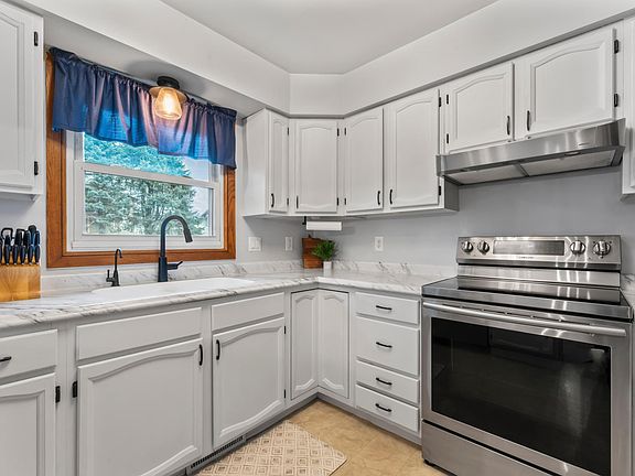 3rd image of 321 7th St NW