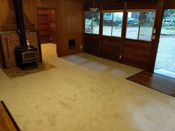 4th image of 909 Redwood Ave