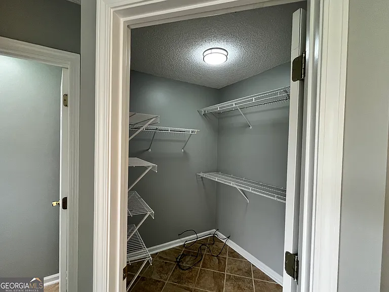 102 Myles Ln — Photo 6